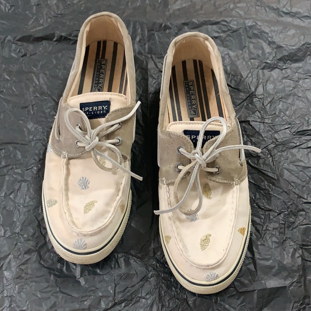 Sperry boat shoe 9.5 Canvas shell embroidered